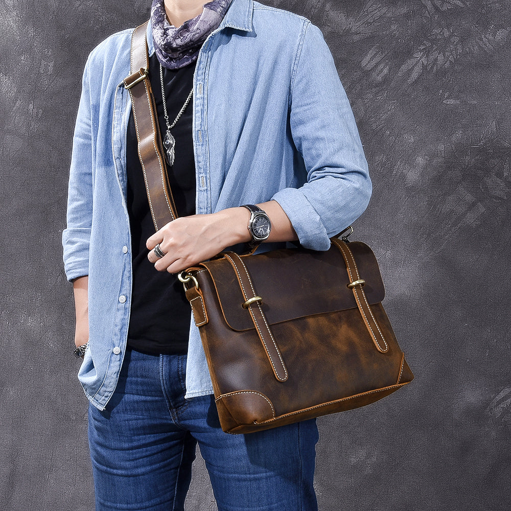 The Benefits of Using a Messenger Bag for School or College